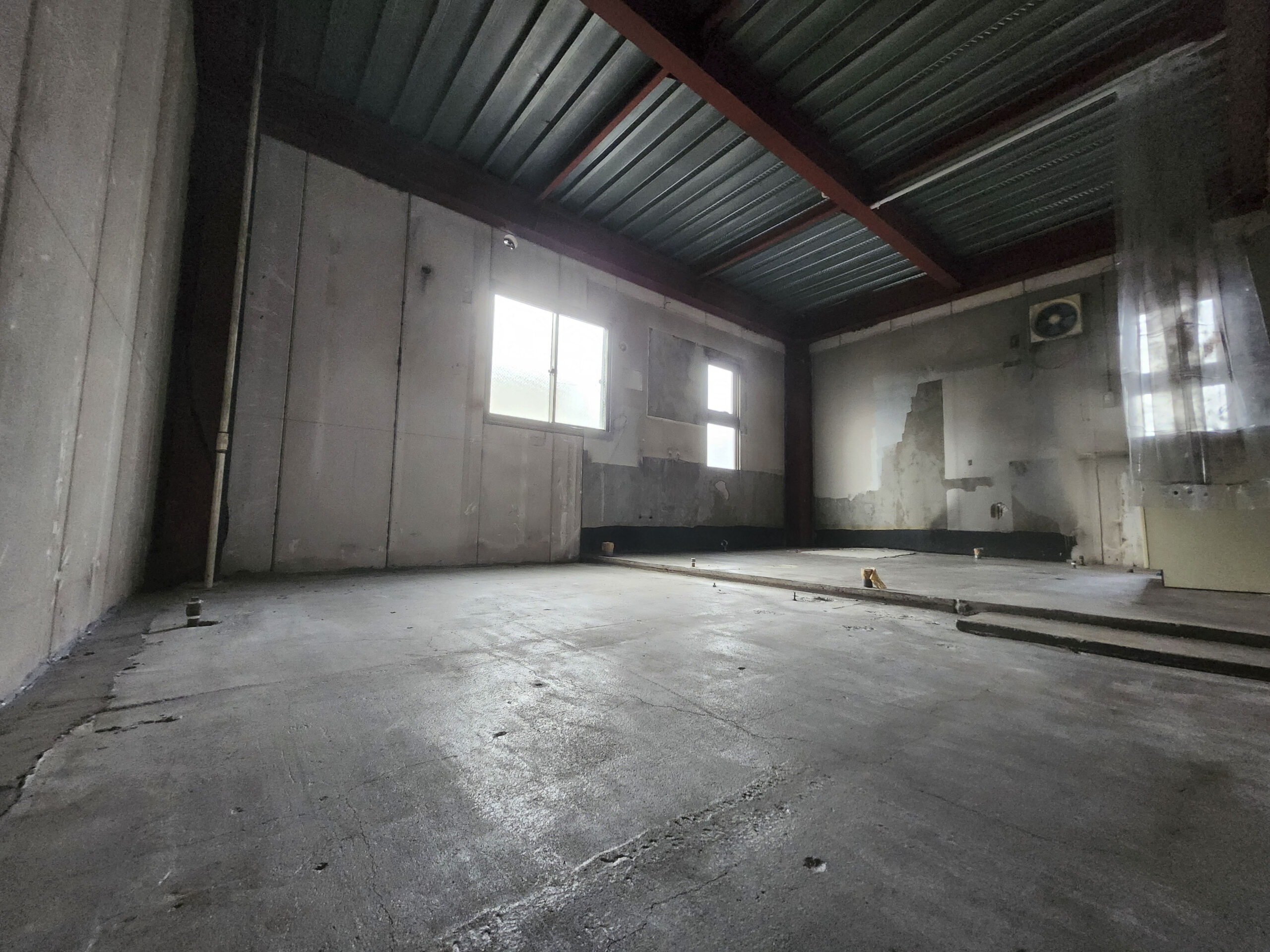 東京都清瀬に廃墟スタジオと学校の教室スタジオを備えた撮影スタジオがまもなくオープン