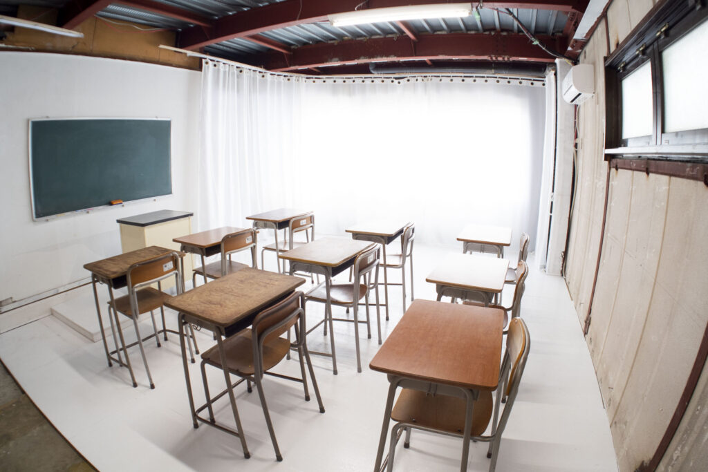 学校の教室で撮影したい！都内で教室セットを借りる方法と注意点